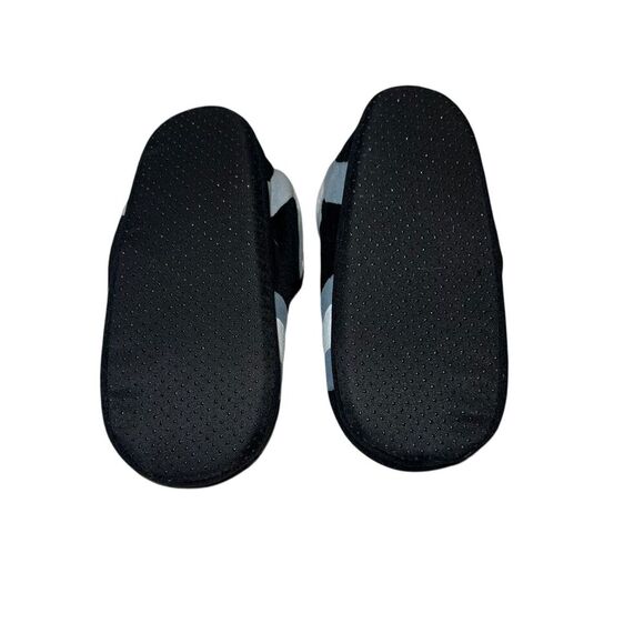 Comfy Feet Las Vegas Raiders Sneaker Slippers NWT Black Sliver Size Medium - Picture 2 of 9